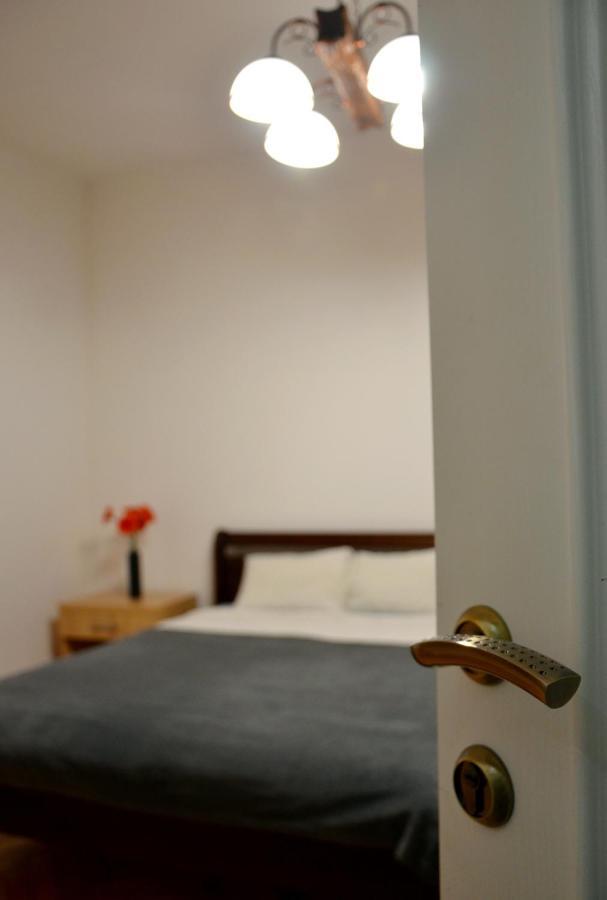 Brand New Apartment In City Center リヴィウ エクステリア 写真
