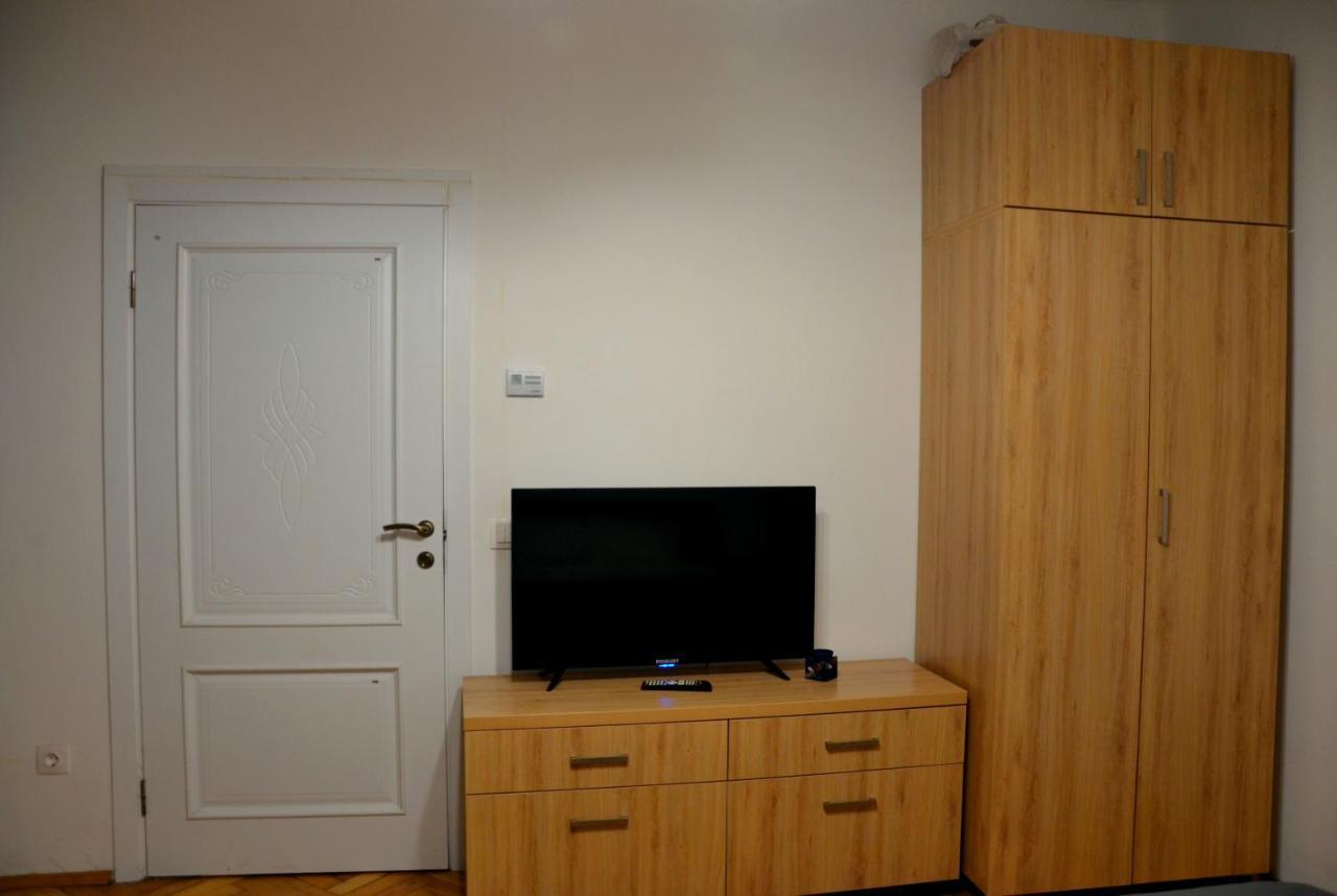 Brand New Apartment In City Center リヴィウ エクステリア 写真