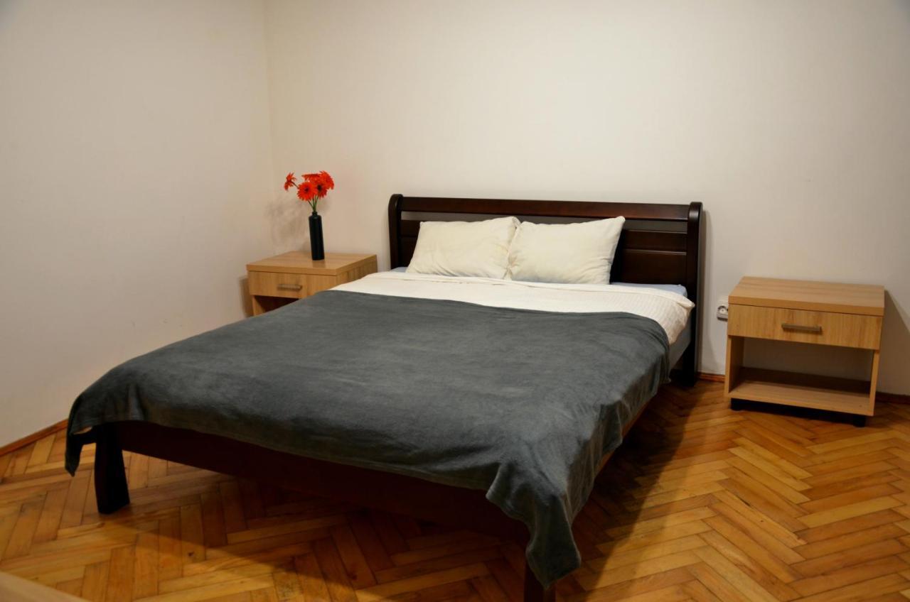 Brand New Apartment In City Center リヴィウ エクステリア 写真