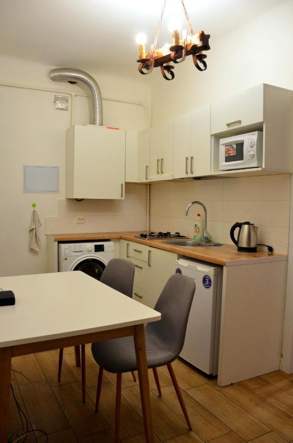 Brand New Apartment In City Center リヴィウ エクステリア 写真